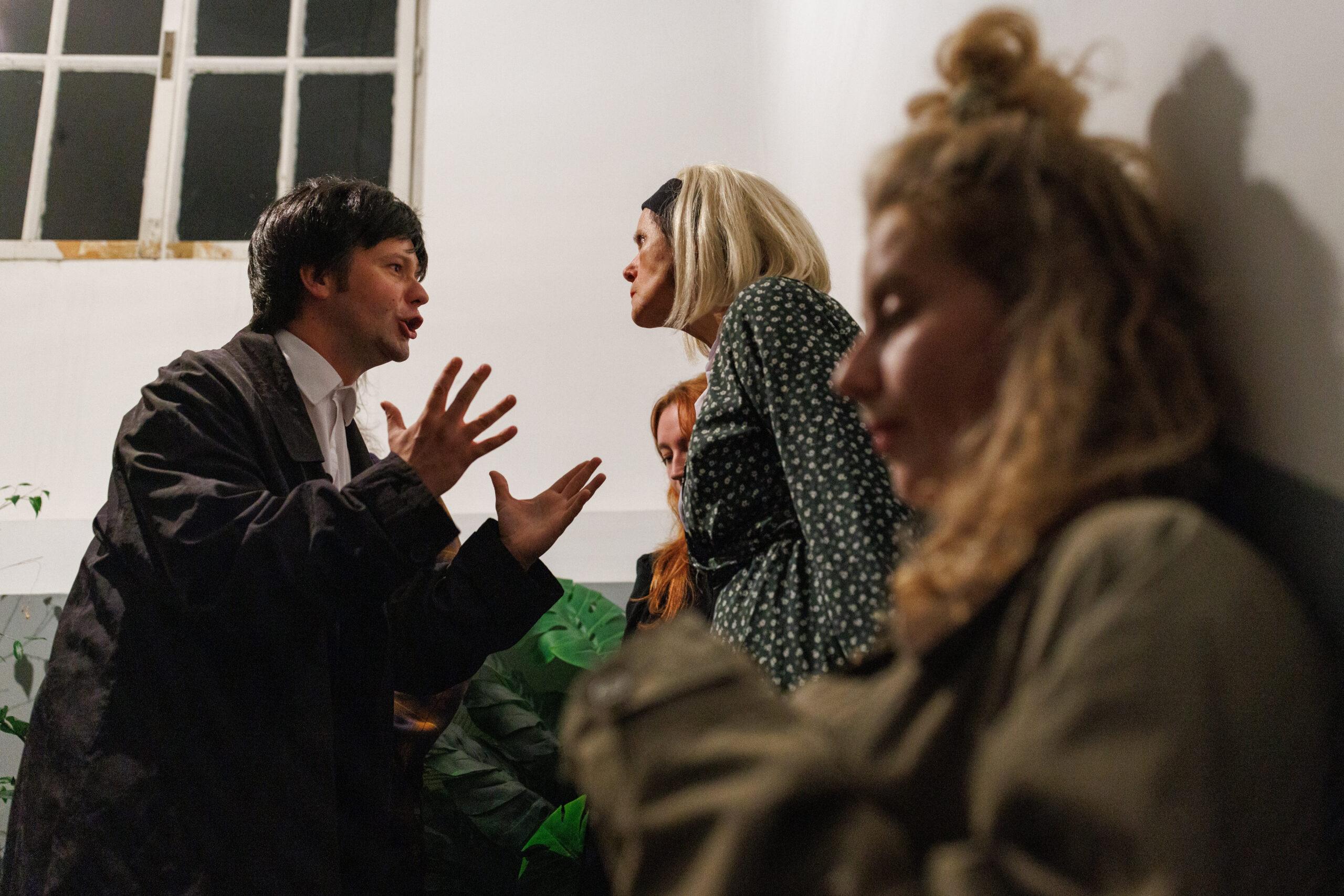 predstava Kje mi živimo
režiser Bor Ravbar

Slovensko mladinsko gledališče

Fotografija: Matej Povše